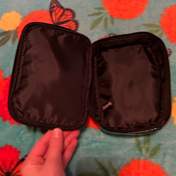 Benefit wow brow case (PRODUCT NOT INCLUDED) - Picture 3 of 4